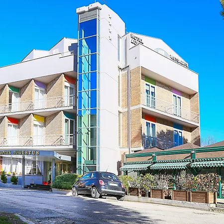 Hotell Augustus 4*