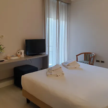 فندق Augustus 4*
