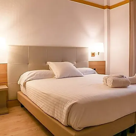 فندق Augustus 4*