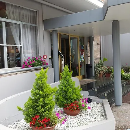 Hotell Augustus 4*